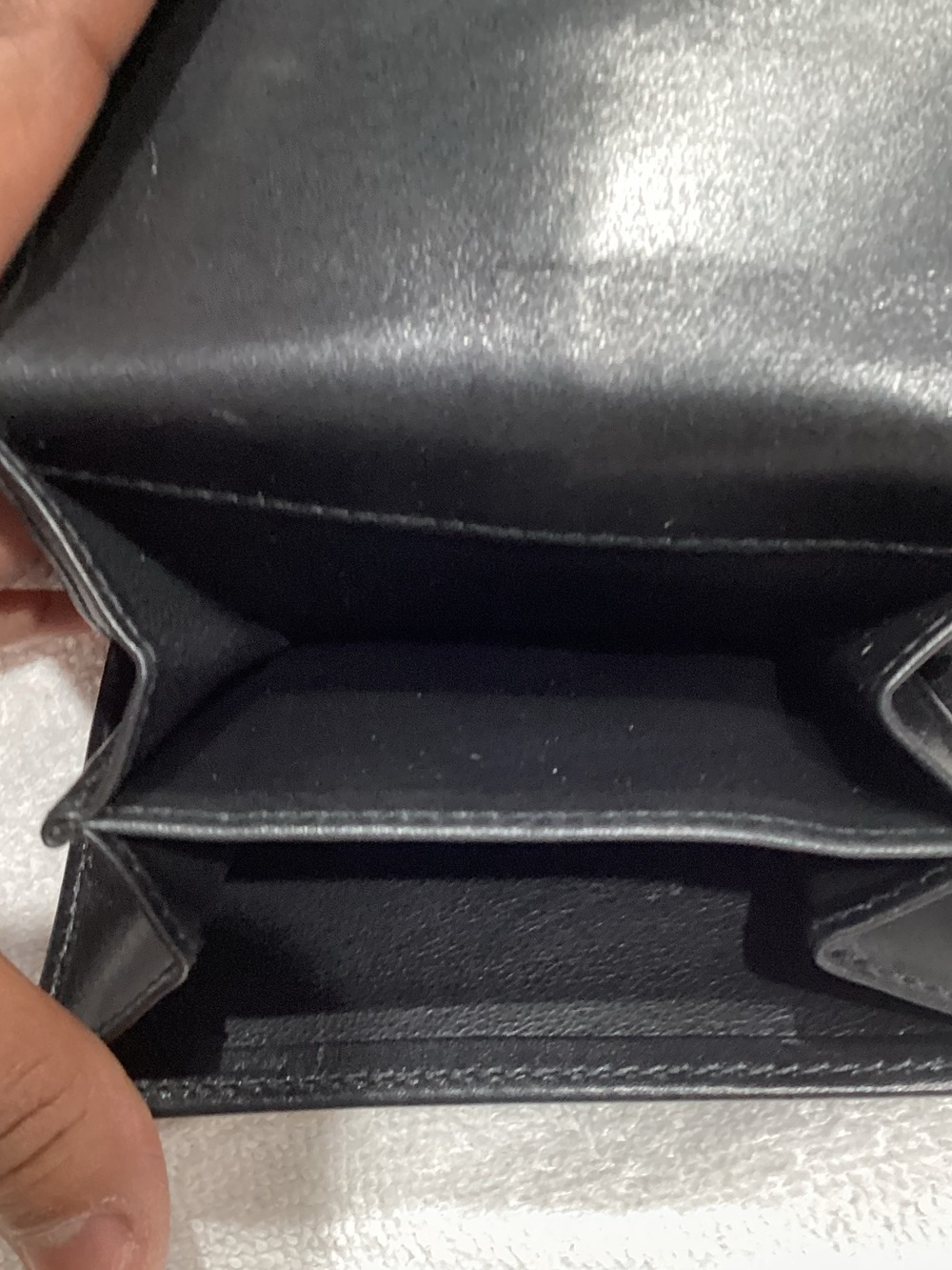 Gucci Black Leather Wallet with Gold GG Medallion - Picture 3 of 8